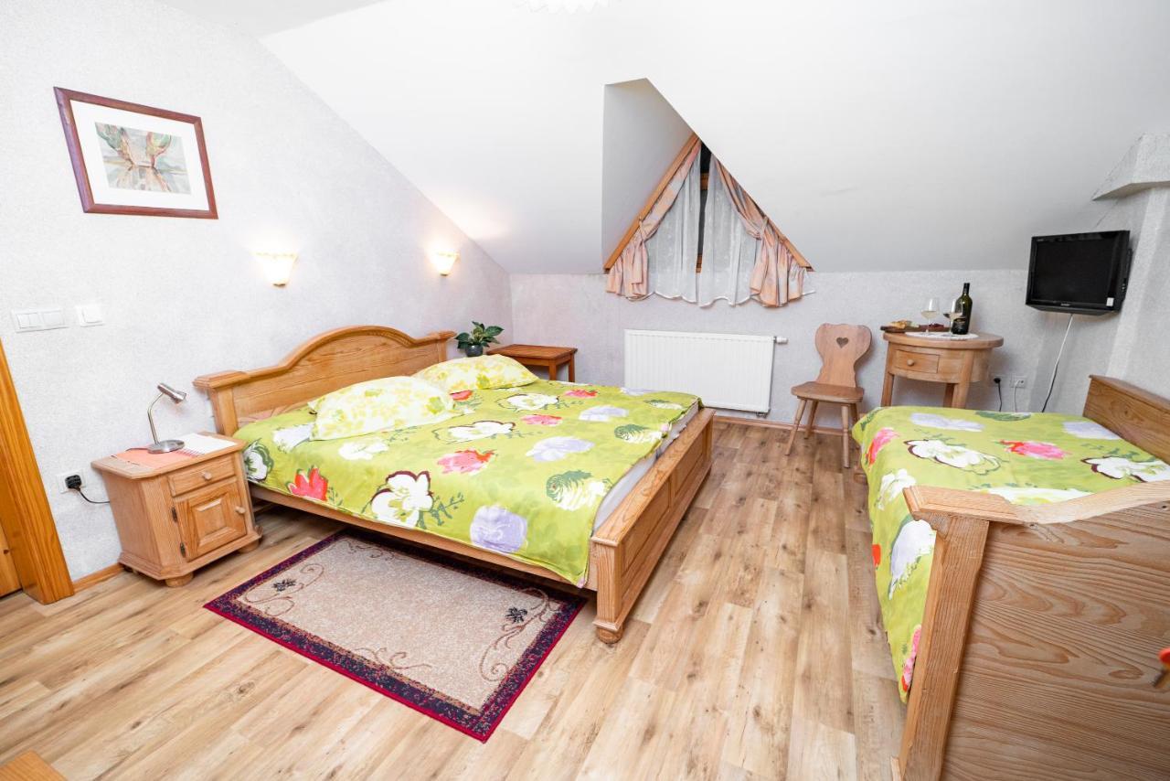 Guesthouse Mocivnik Okroglice Esterno foto