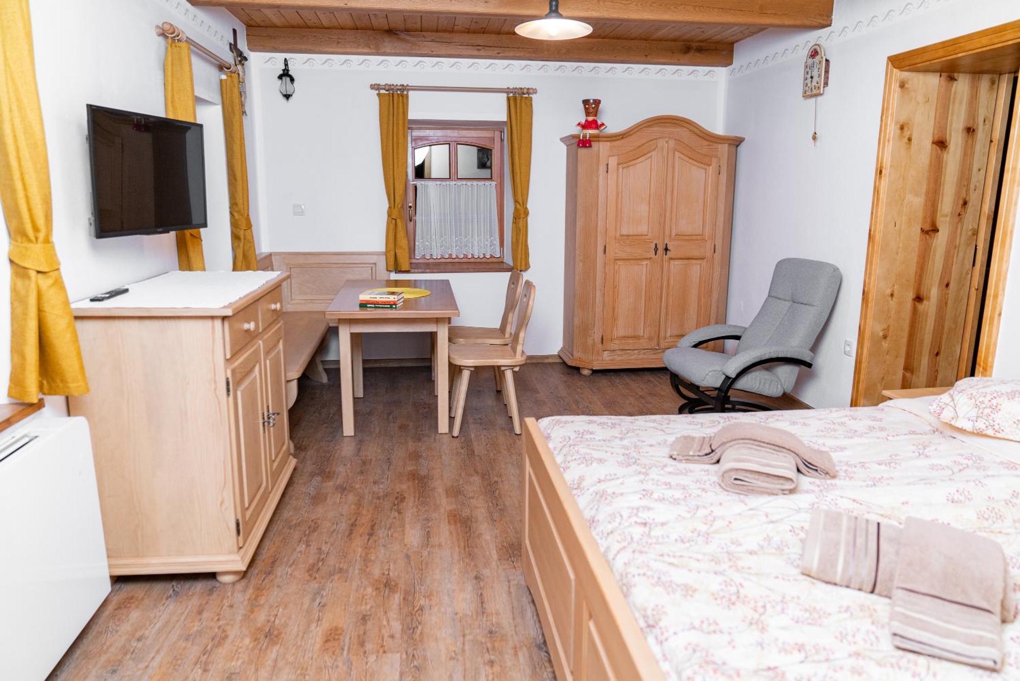 Guesthouse Mocivnik Okroglice Esterno foto