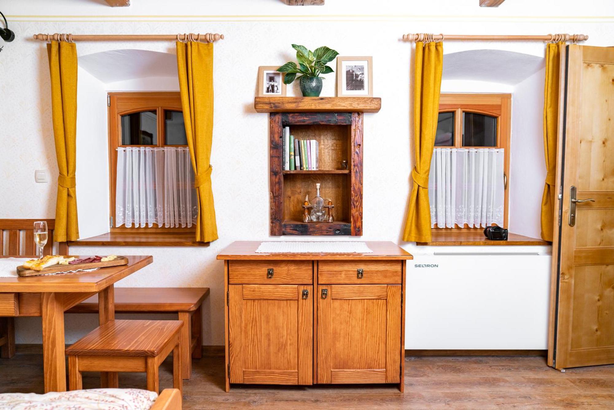 Guesthouse Mocivnik Okroglice Esterno foto
